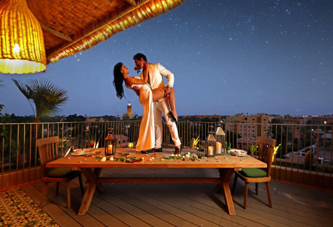 Hotel Jadali & Spa Marraquexe Exterior foto A couple dancing on a rooftop